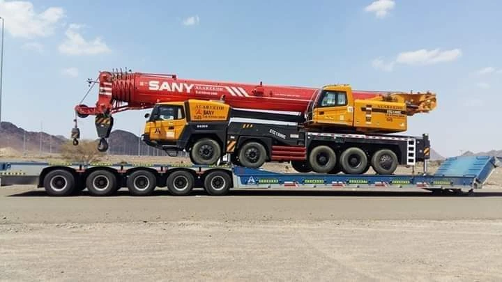 Mobile crane equipment photographed by Abdul Razzaq Transport